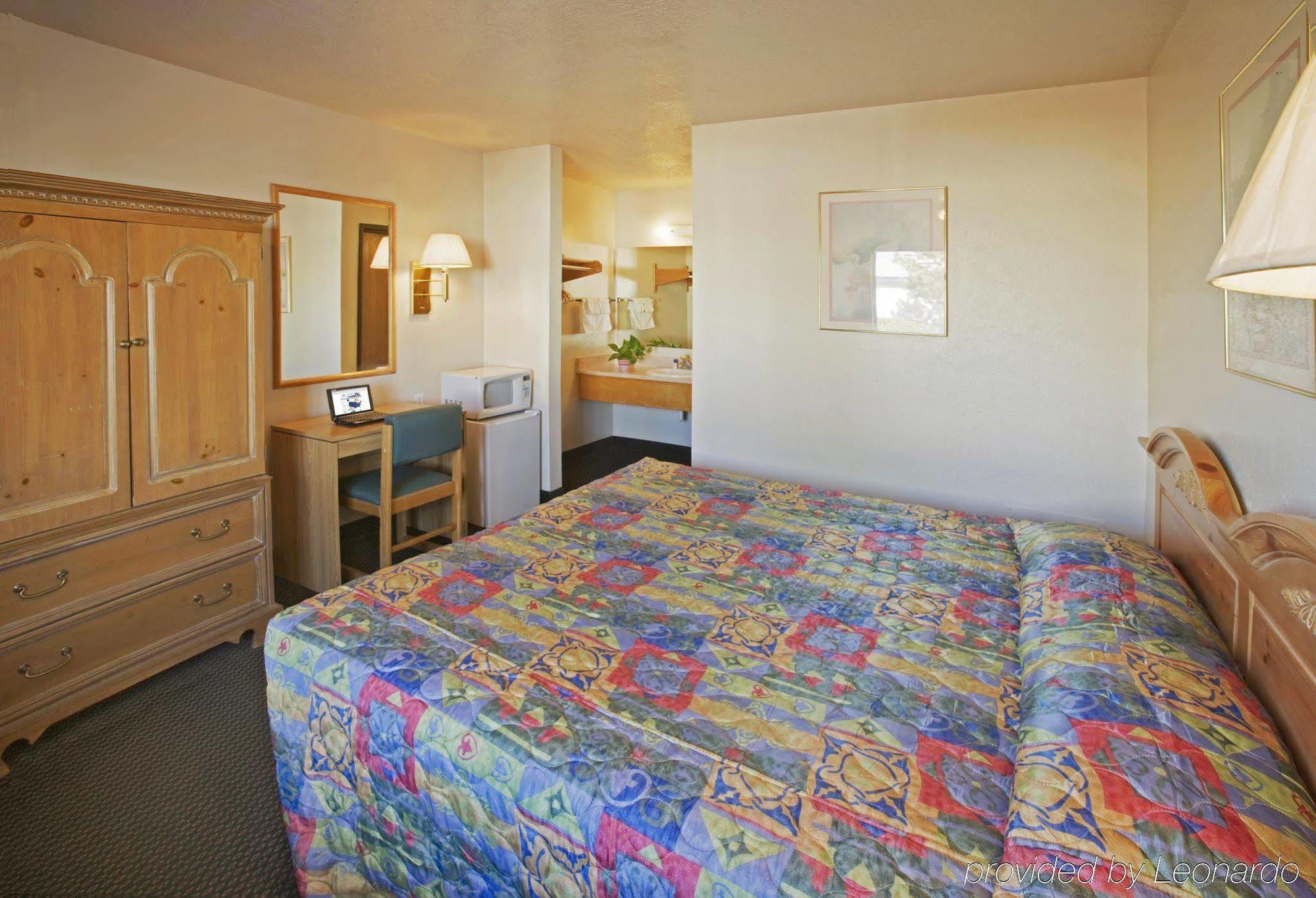 Travelodge By Wyndham Albuquerque East Екстер'єр фото